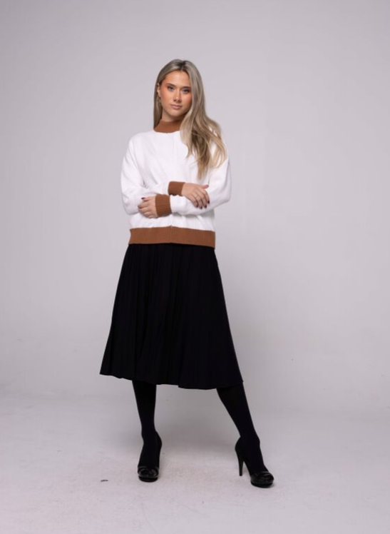 Ivee Black Small Pleat Skirt 25" 23549