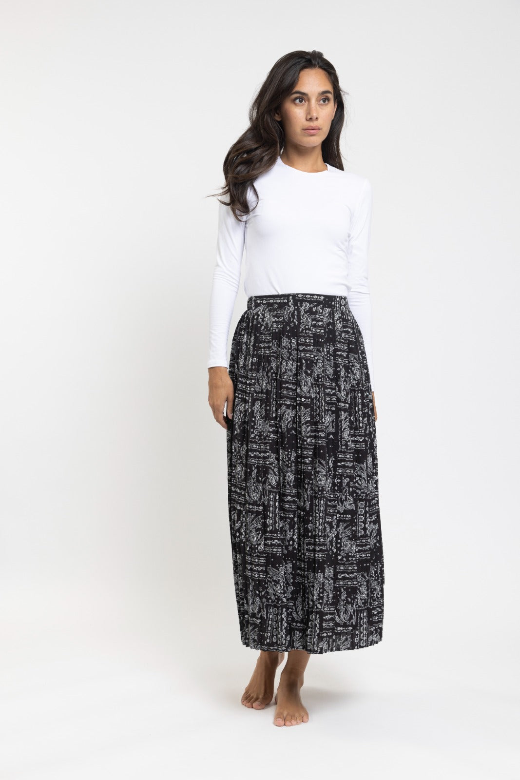 Danna Bella Blk Accordion Pleat/White Paisley Print TNS23285-C