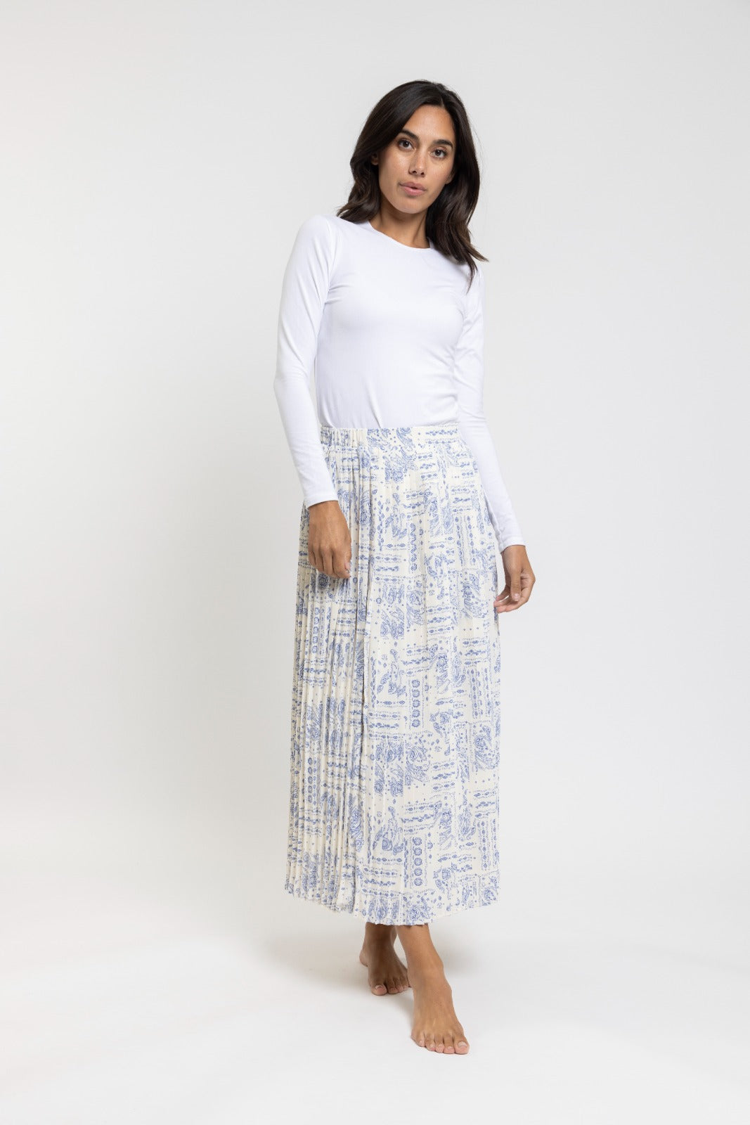Danna Bella White Accordion Pleat/Blue Paisley Print TNS23285-B